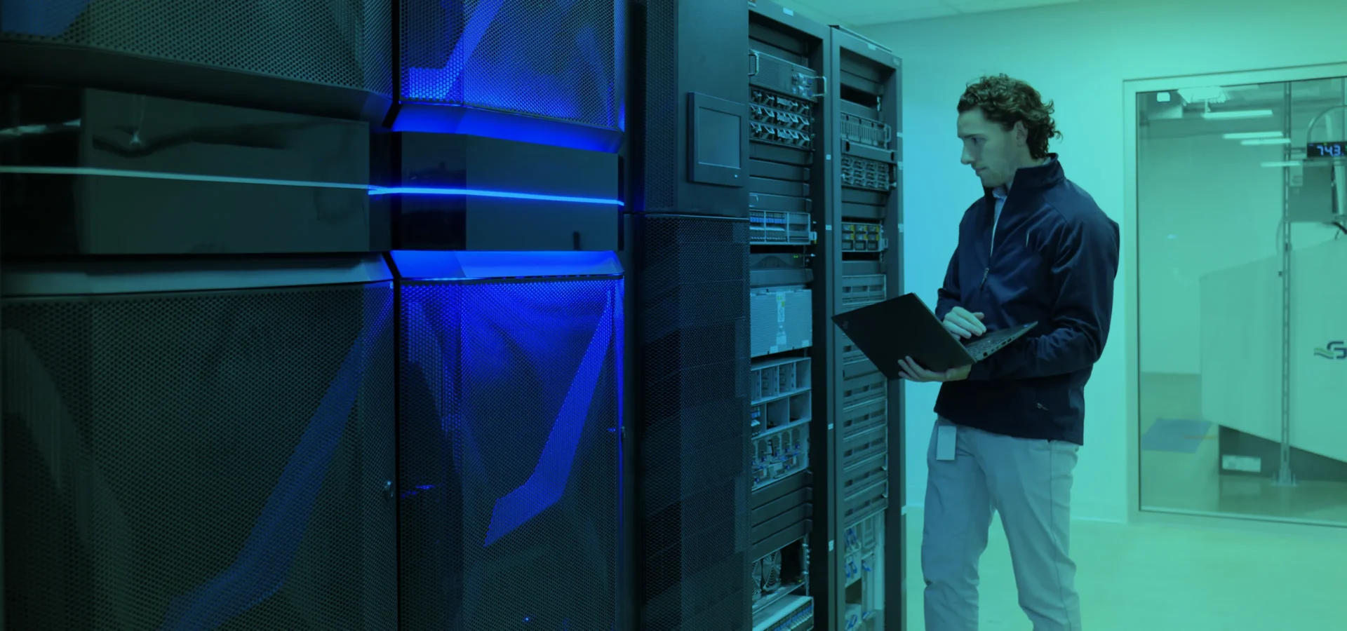 Technician providing 3rd party hardware maintenance